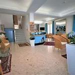 California מלון 2*